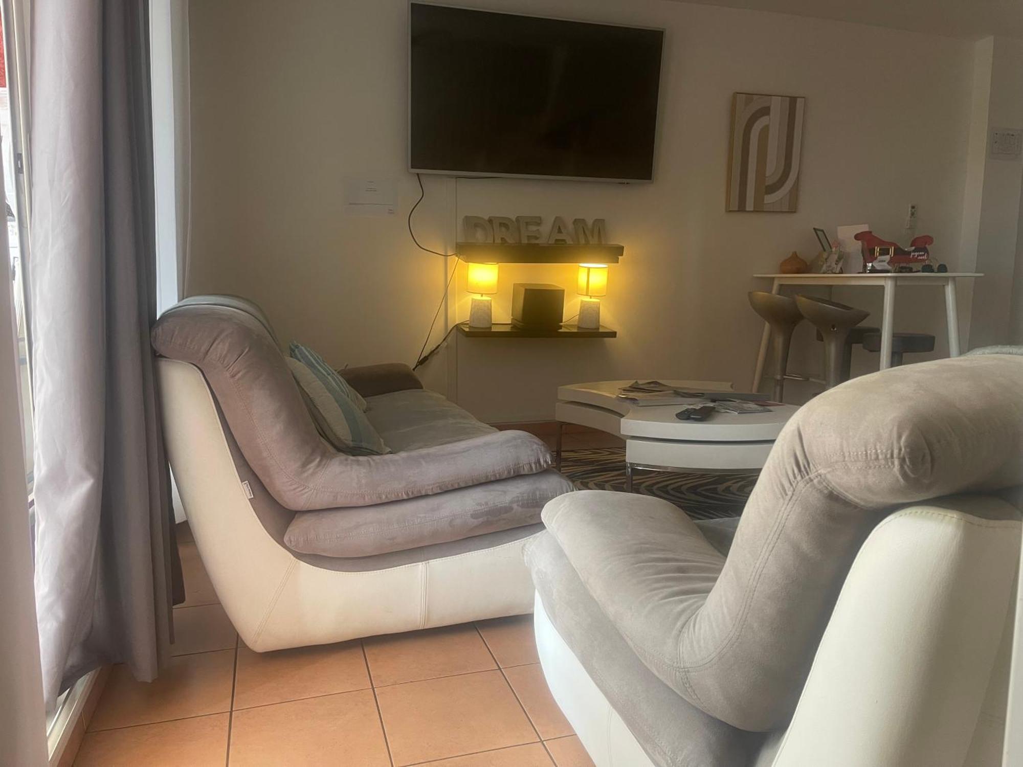 Casa Coliving Avec Chambre Salle De Bain Individuelles Privatives Saint Pierre Exterior photo